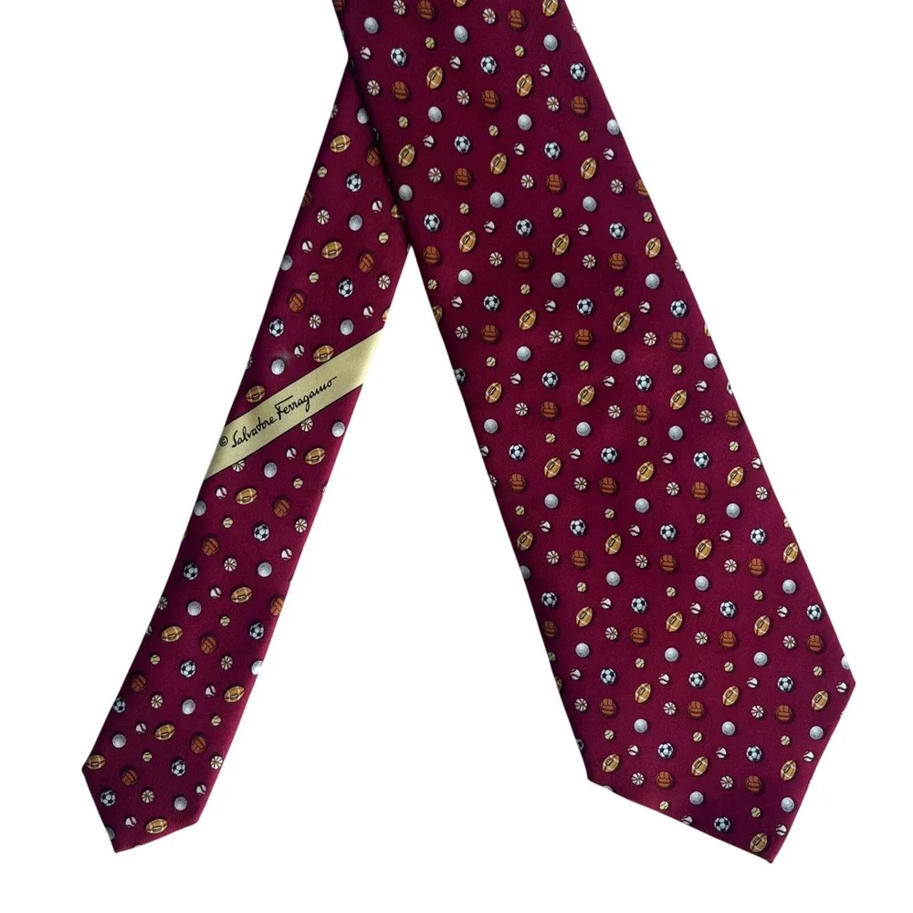 Salvatore Ferragamo Mens Red 100% Silk Sports Designer Neck Tie Italy Ivy League